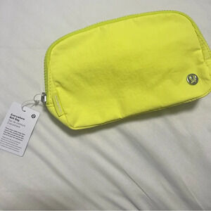 🆕 Lululemon Everywhere Belt Bag - Electric Lemon